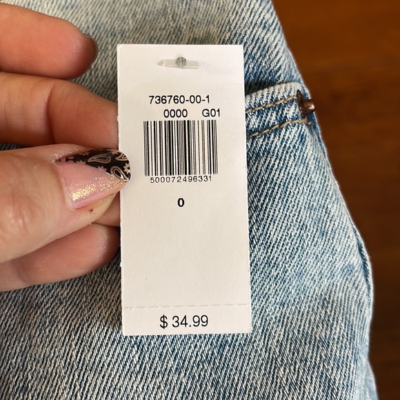 Old navy high rise light denim skirt. NWT. Frayed hem. - Picture 9 of 9